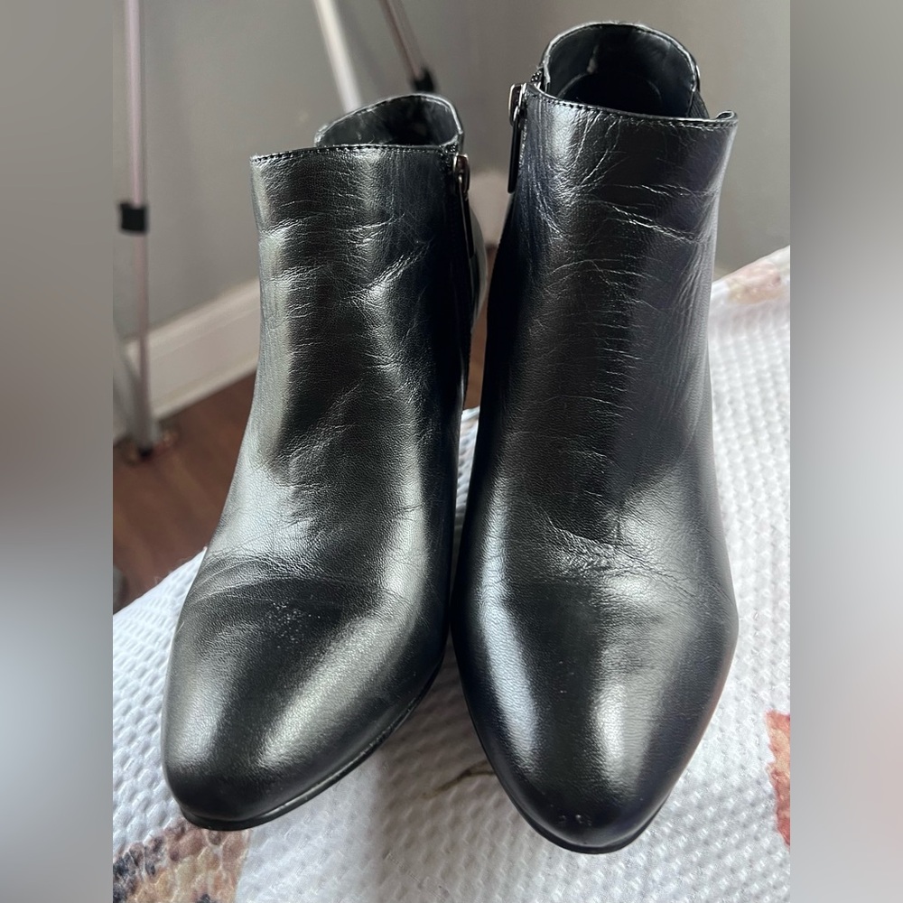 Bandolino Black Leather Pointed Ankle Booties
